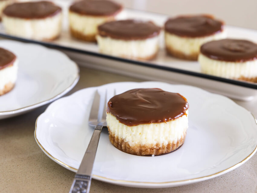 Dulce De Leche Mini Cheesecakes