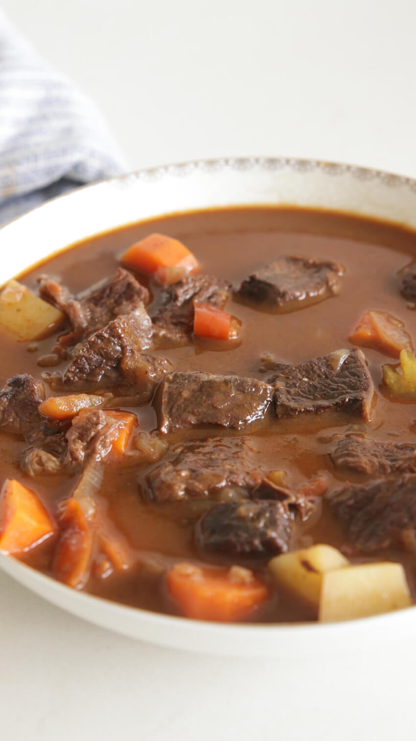 BEEF STEW WITH CARROTS & POTATOES