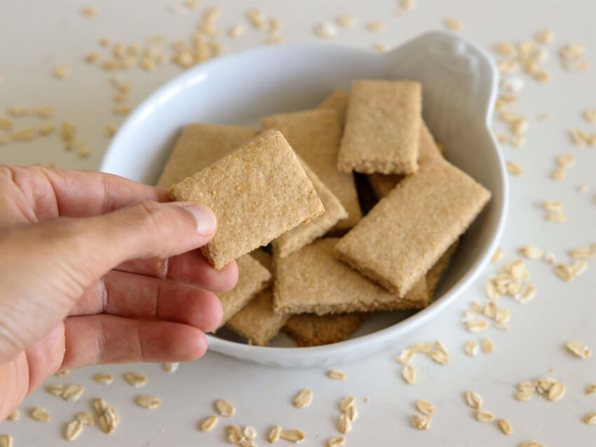 Healthy oatmeal crackers