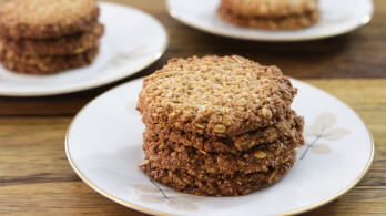 How to Make Crispy Oatmeal Cookies
