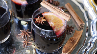 Easy Spiced Mulled Wine Recipe - Muy Bueno